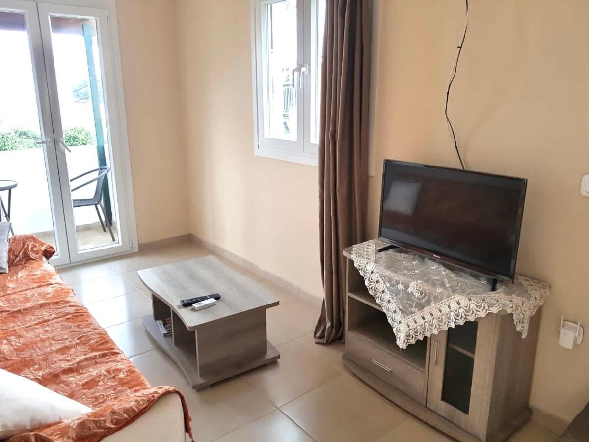 Votsalo Pool Apts Kalami  Luaran gambar